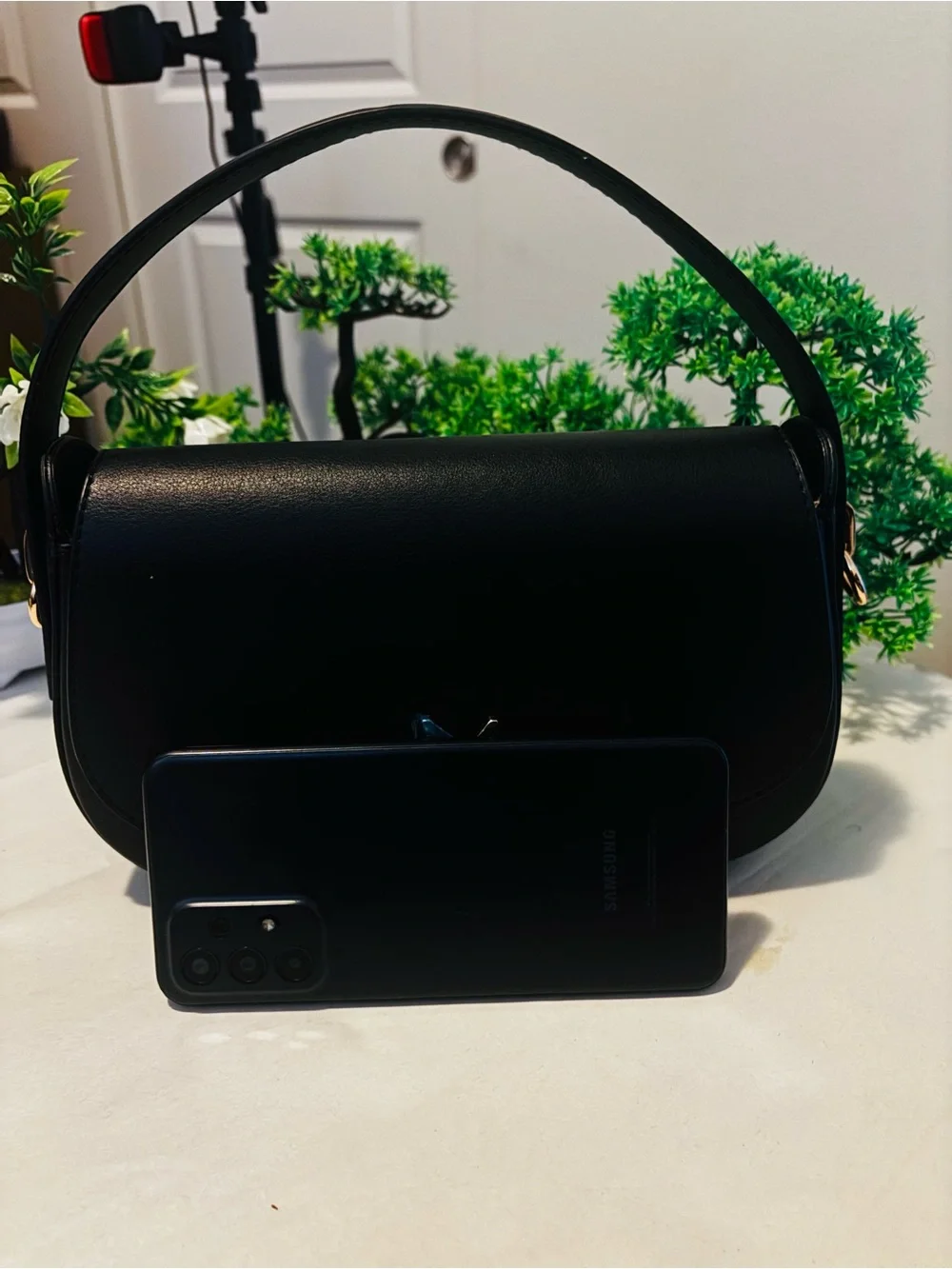 Classic Black Women's Shoulder Bag - Sleek Minimal Design